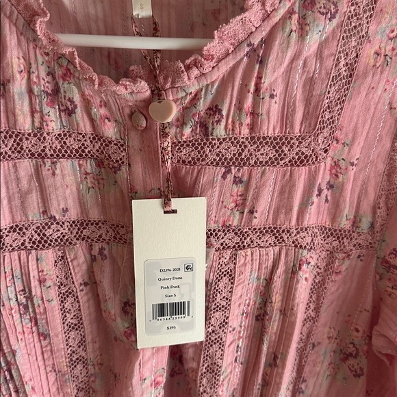 LoveShackFancy Pink Long Sleeve Dress

LoveShackFancy
Quinty Dress - Picture 10 of 14